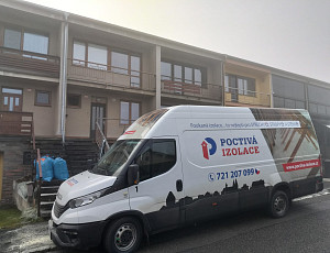 Zateplení stropu řadového rodinného domu pomocí foukané izolace